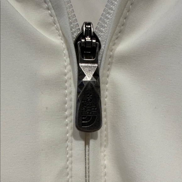 The North Face Mirabella White Quilted Hooded Jacket - NWT - Picture 7 of 13